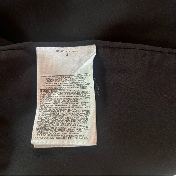 Banana Republic Black Mini Skirt Pleather Side Zip Accent From HemTo Hip, Size 4 - Picture 8 of 11